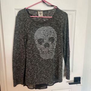 Gray and black long sleeve shirt